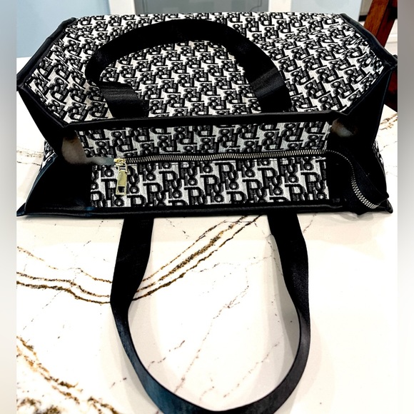 New XL Zip Top Tote Black & white pattern embroidered canvas - Picture 6 of 8